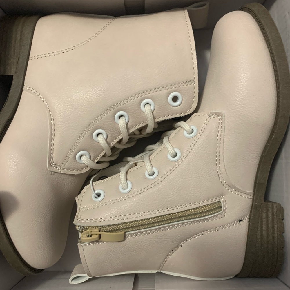 Zulily beige aria ankle boots